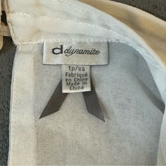 Dynamite White Casual Button Down Shirt

#1048 - Picture 4 of 6